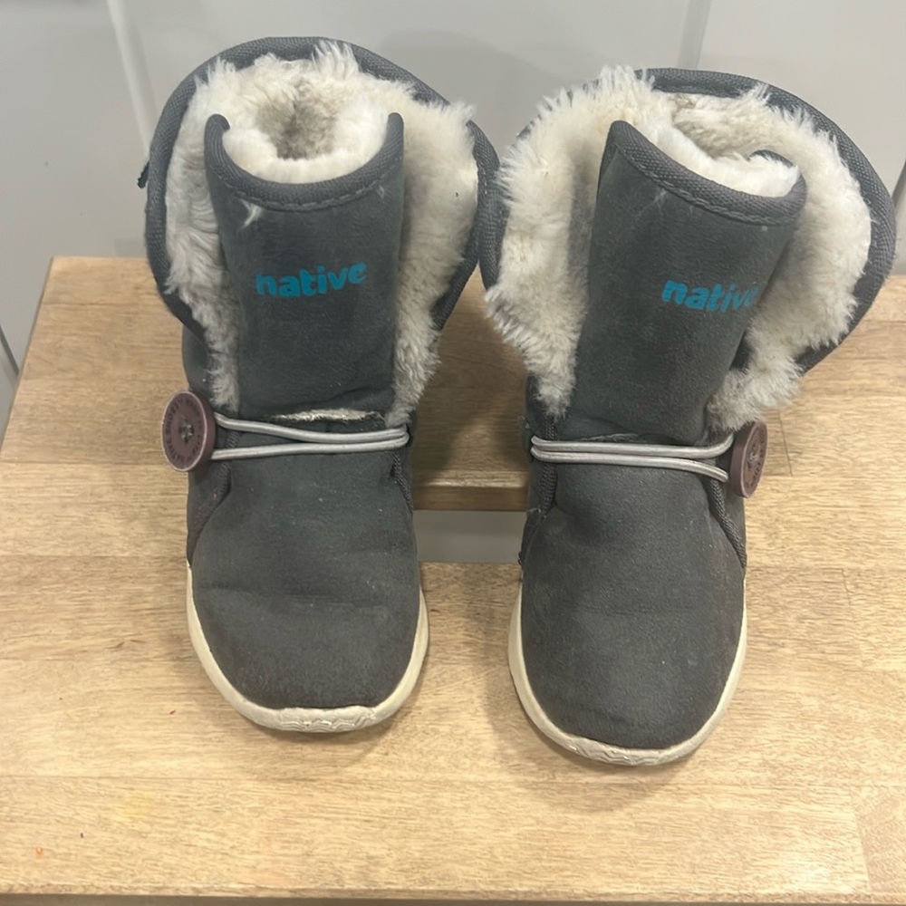 NATIVE Shoe Luna Grey Beetle toddler Size 8 faux fur lined Warm Winter Boots